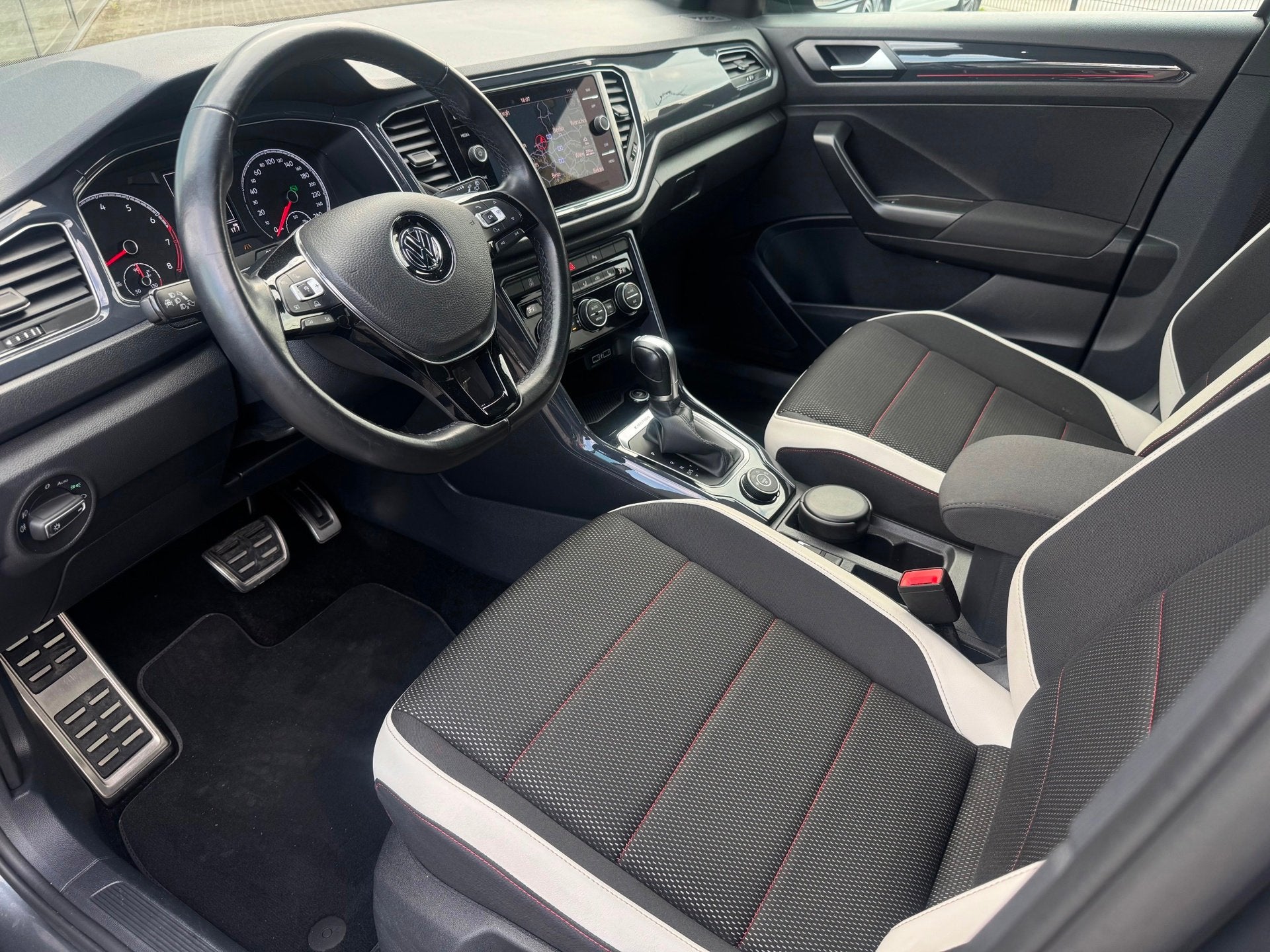 Volkswagen T-ROC 2.0 TSI 4Motion Sport | Carplay | Trekhaak, Auto's, Volkswagen, Automaat, 15 km/l, Gebruikt, Euro 6