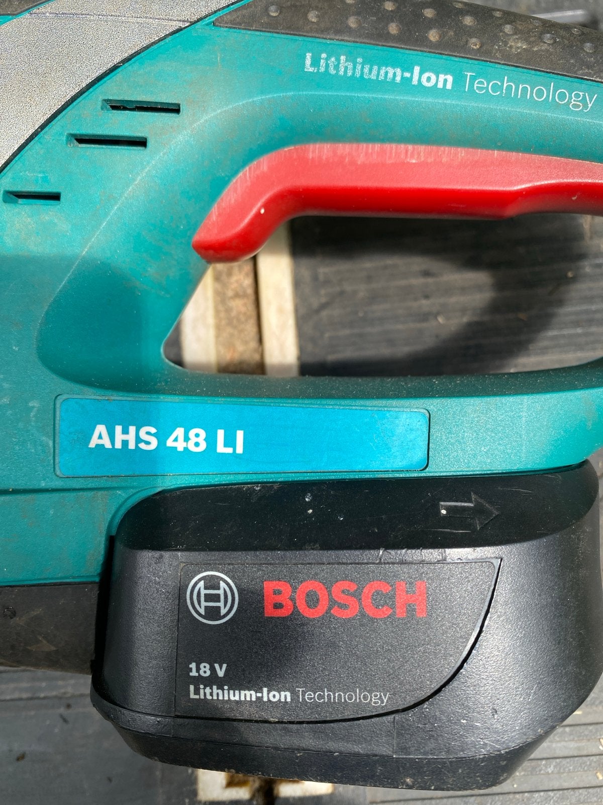 Bosch AHS 48 LI Heggenschaar met Accu en Oplader, Ophalen, Gebruikt, Accu