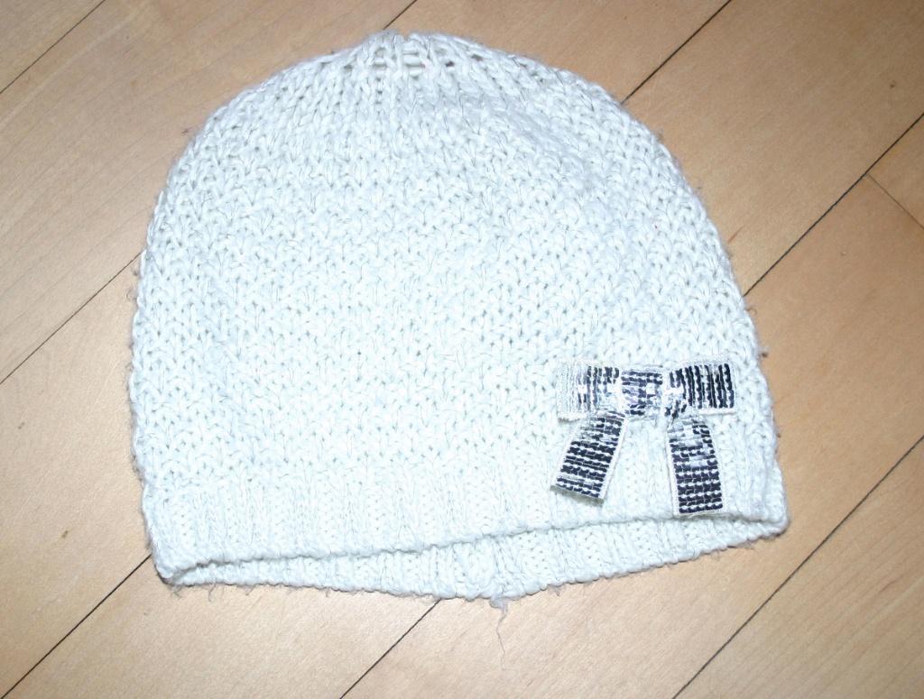Nieuwe witte H&M muts met zilveren strik, mt 152-164, Kinderen en Baby's, Kinderkleding | Mutsen, Sjaals en Handschoenen, H&M