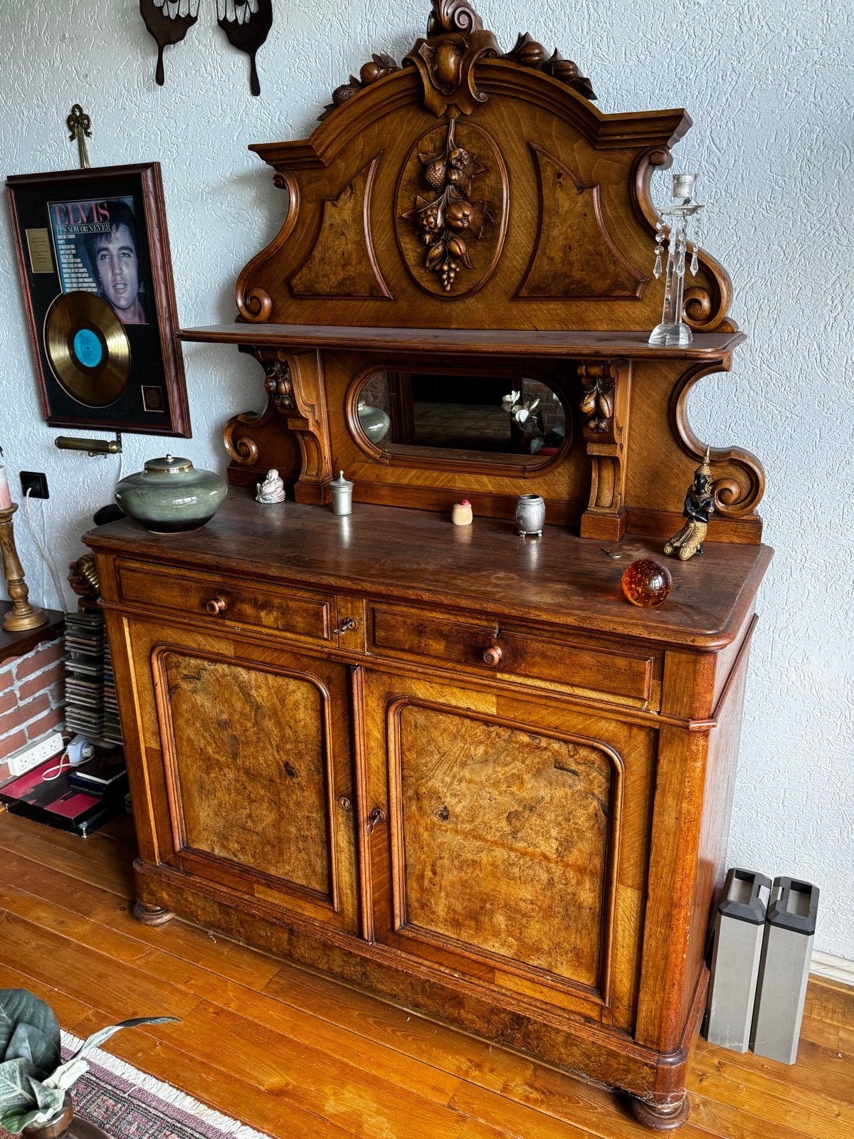 Antiek dressoir met spiegel en houtsnijwerk, Huis en Inrichting, Kasten | Dressoirs, Ophalen, Gebruikt, 100 tot 150 cm, Met lade(s)