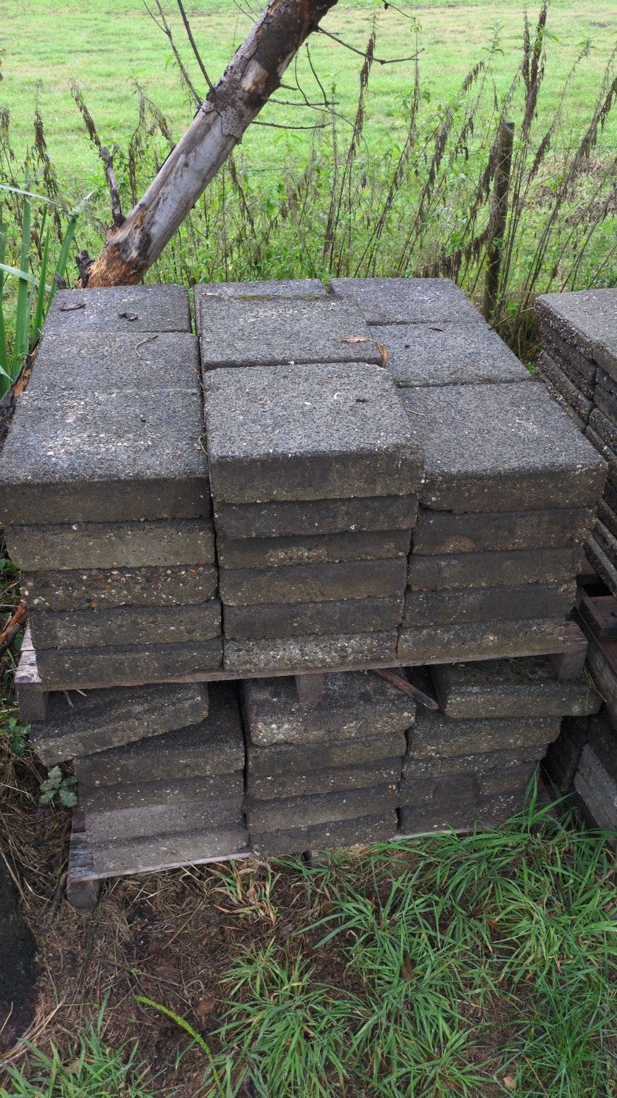90 Dikke 30x30x7 betontegels voor terras of pad, Ophalen, Gebruikt, Beton, Terrastegels