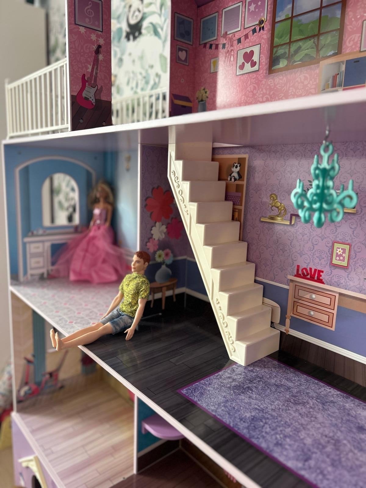 Foto 6 van Groot poppenhuis met veel accessoires en poppen
