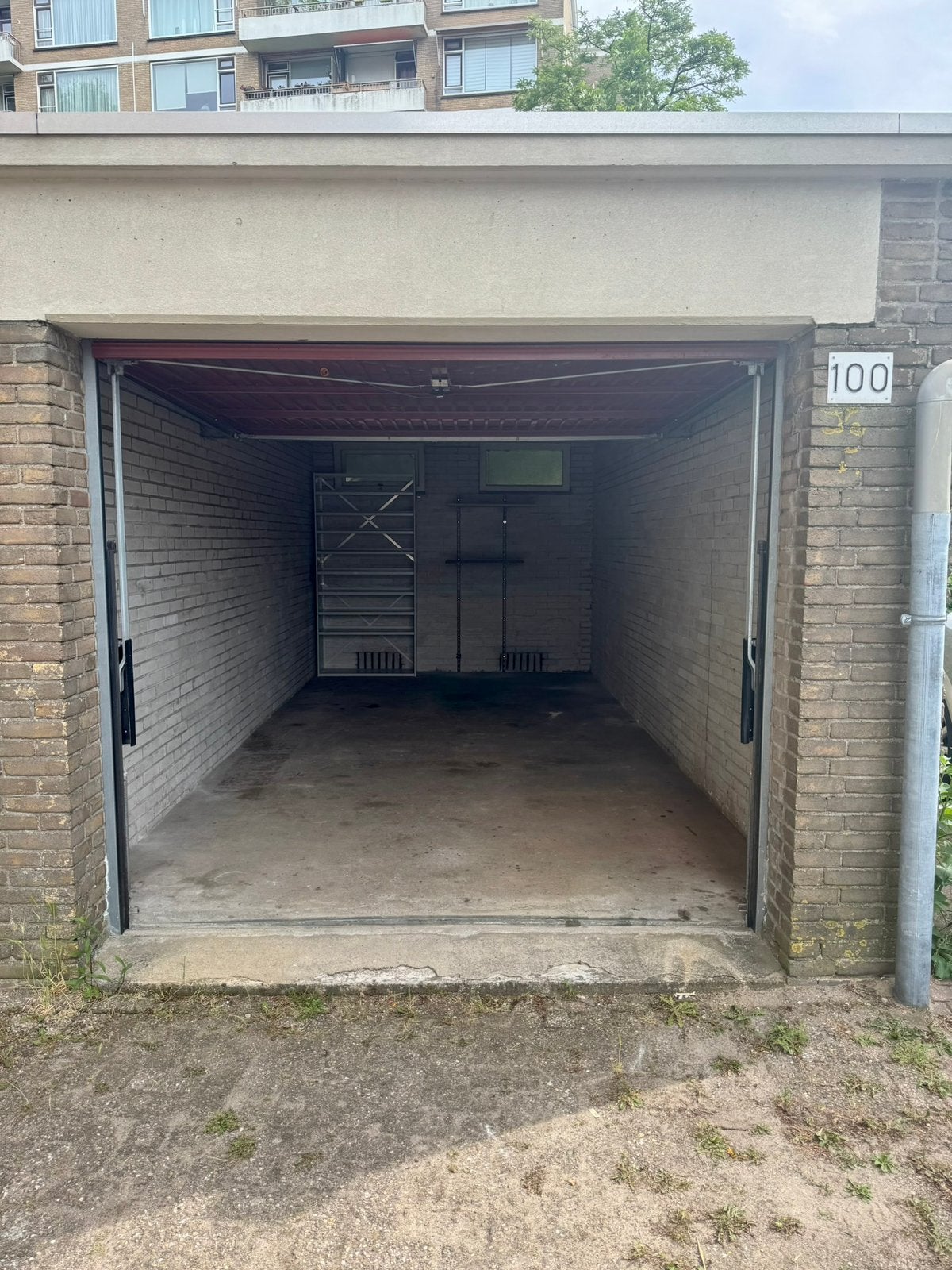 Ruime garagebox TE HUUR Den Haag
