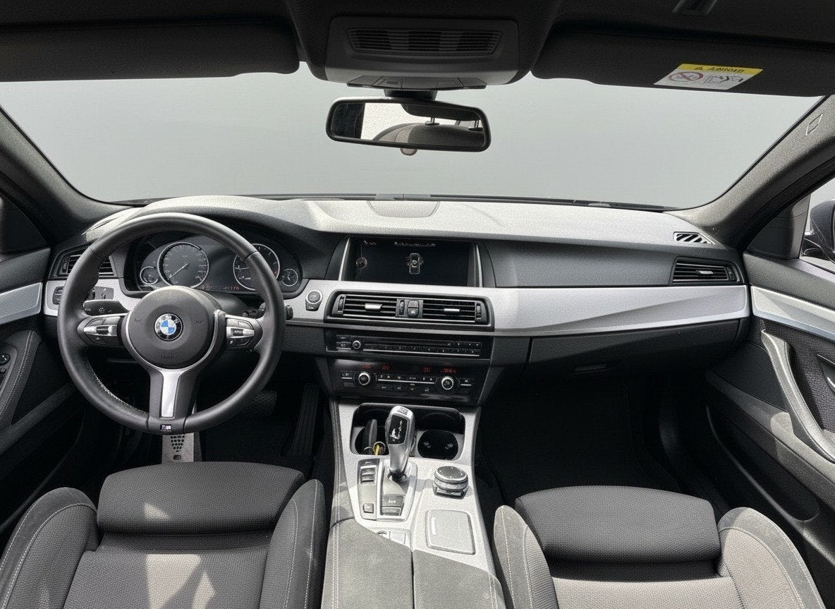BMW 5 Serie Touring 520IA M-SPORT EXECUTIVE NAVI/LED/PDC/M-P, Auto's, Dealer onderhouden, Gebruikt, 4 cilinders, 2000 kg
