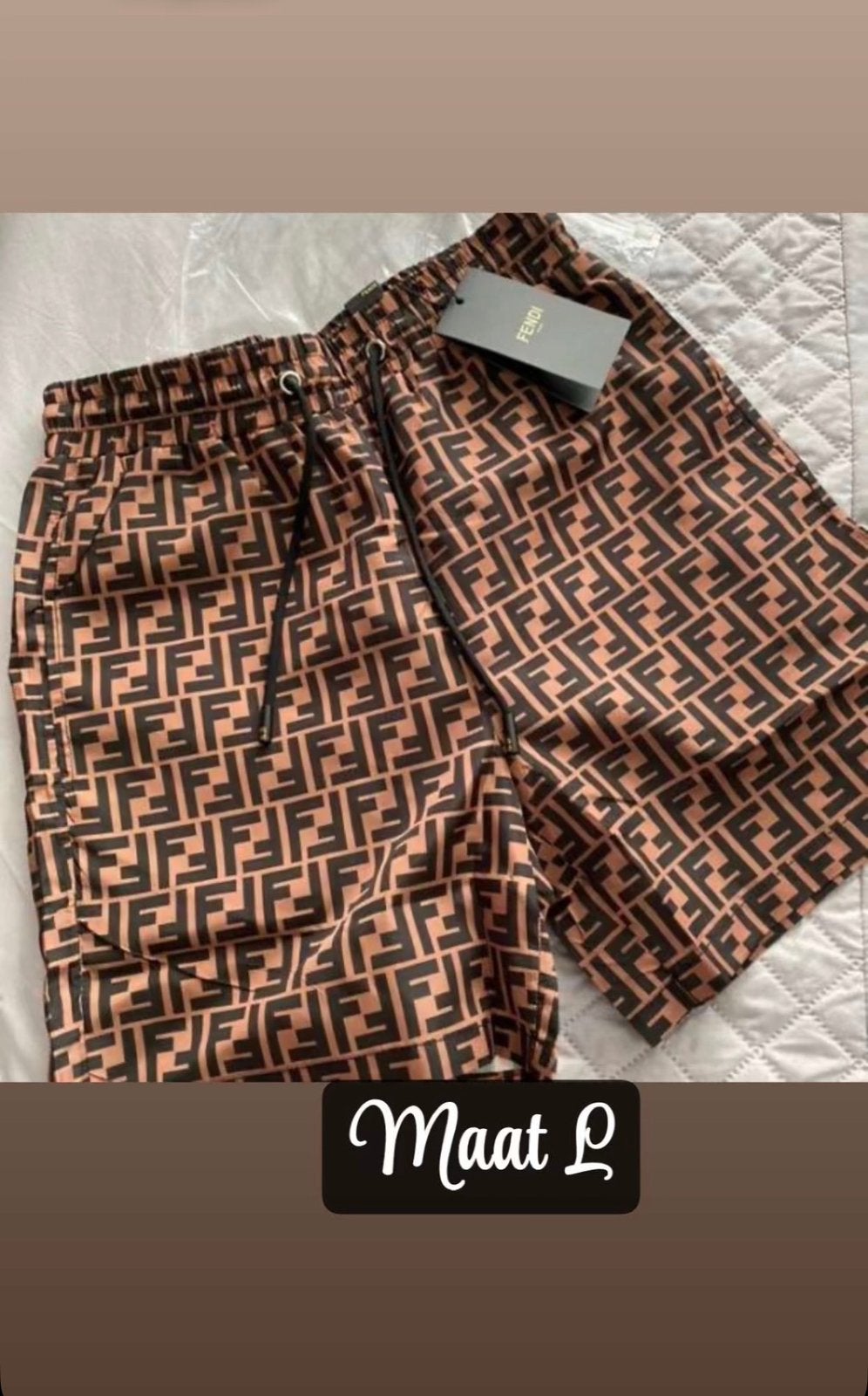 Fendi zwembroek, Augustus