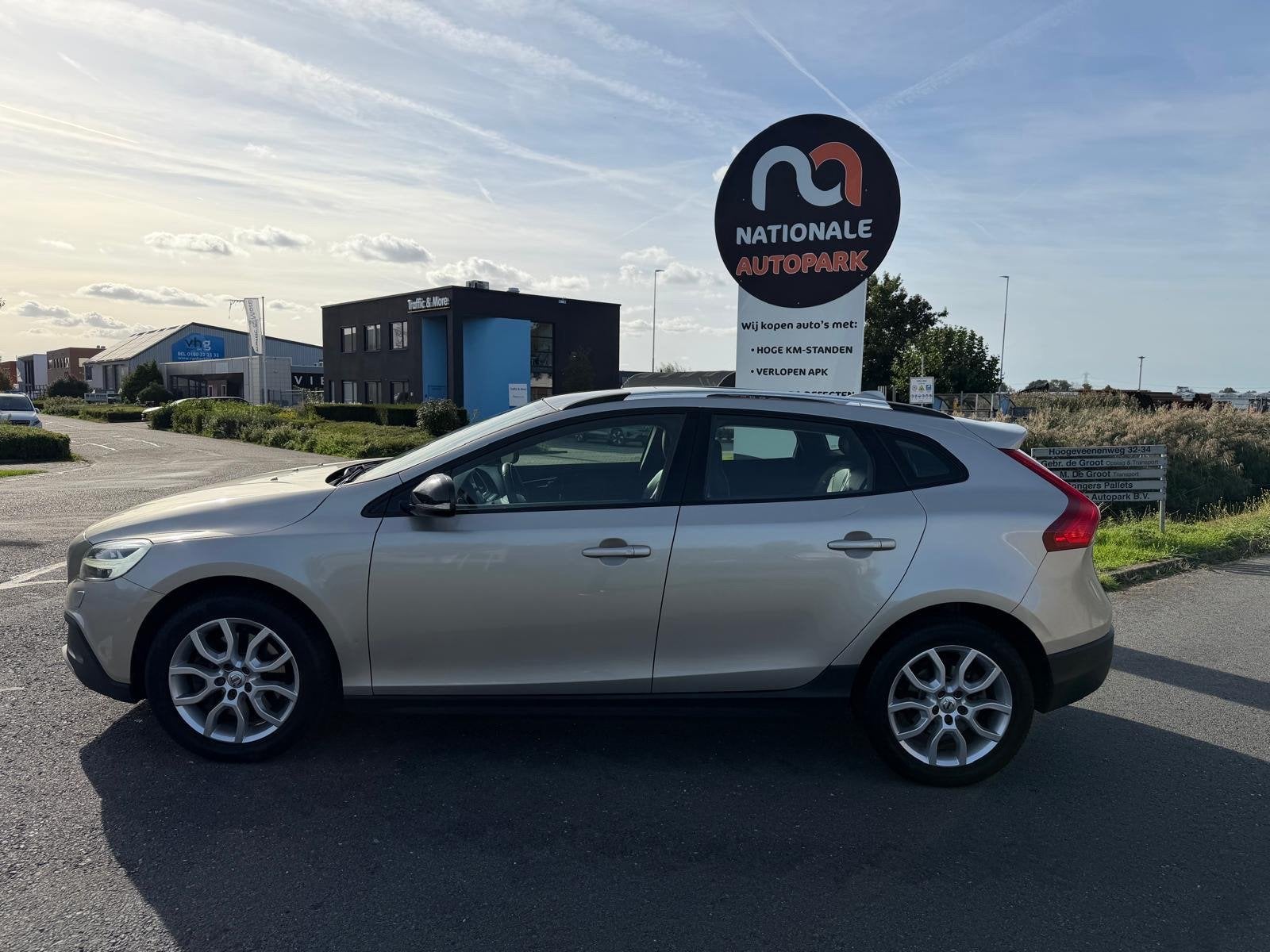 Volvo V40 Cross Country 2018 * 2.0 D3 Nordic+ * Euro 6 * Aut, Auto's, Euro 6, 4 cilinders, Leder en Stof, Origineel Nederlands