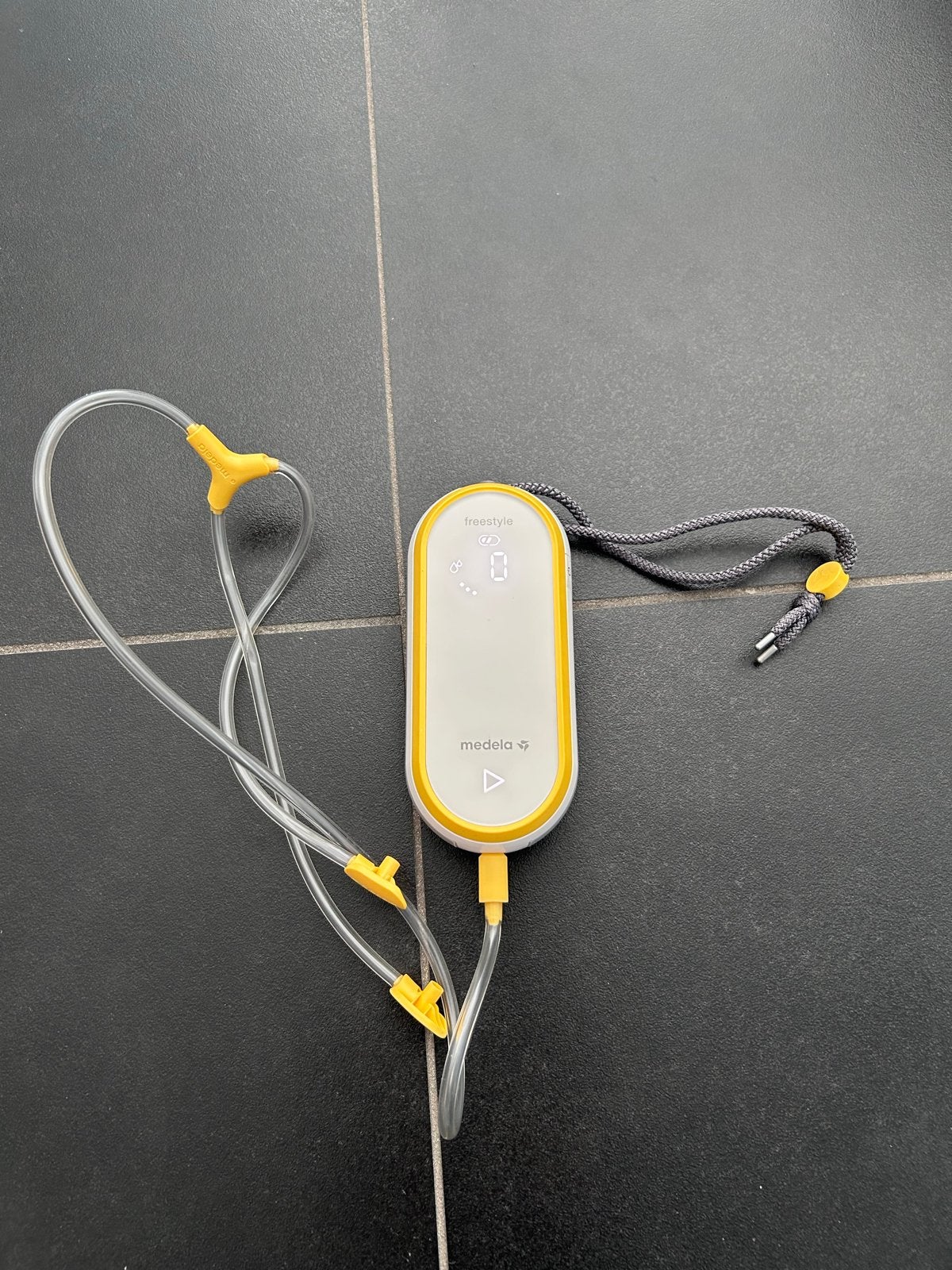 Medela Borstkolf Freestyle met Felin Melkzakjes, Kinderen en Baby's, Medela, Borstkolf, Ophalen of Verzenden, Zo goed als nieuw
