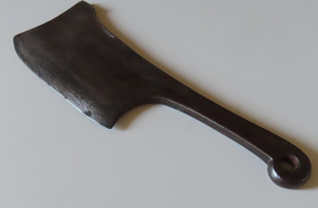 Uit inboedel:(no 2) Antiek slagers/hakmes ,gesmeed, incl ver, Verzenden