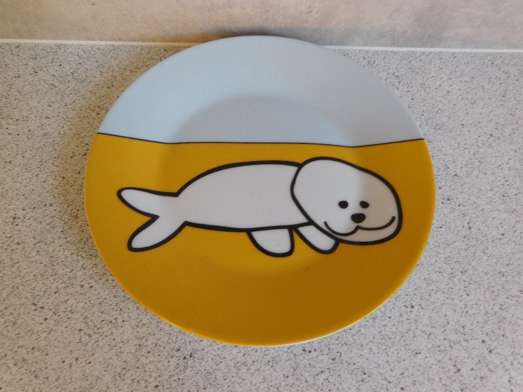 Bord Zeehond Kees de Waal Texxxel - 19,5 cm, Overige merken, Keramiek, Ophalen of Verzenden, Zo goed als nieuw