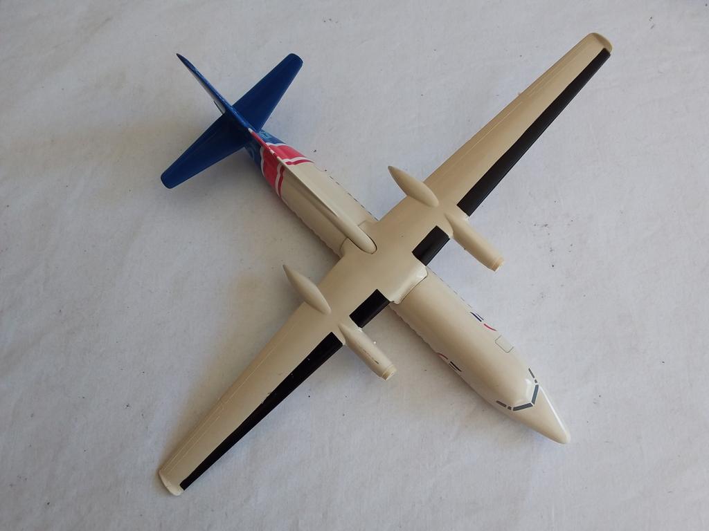 Vintage Fokker 50 vliegtuig Lengte 25 cm breed 29 cm retro, Ophalen of Verzenden, Gebruikt, Schaalmodel