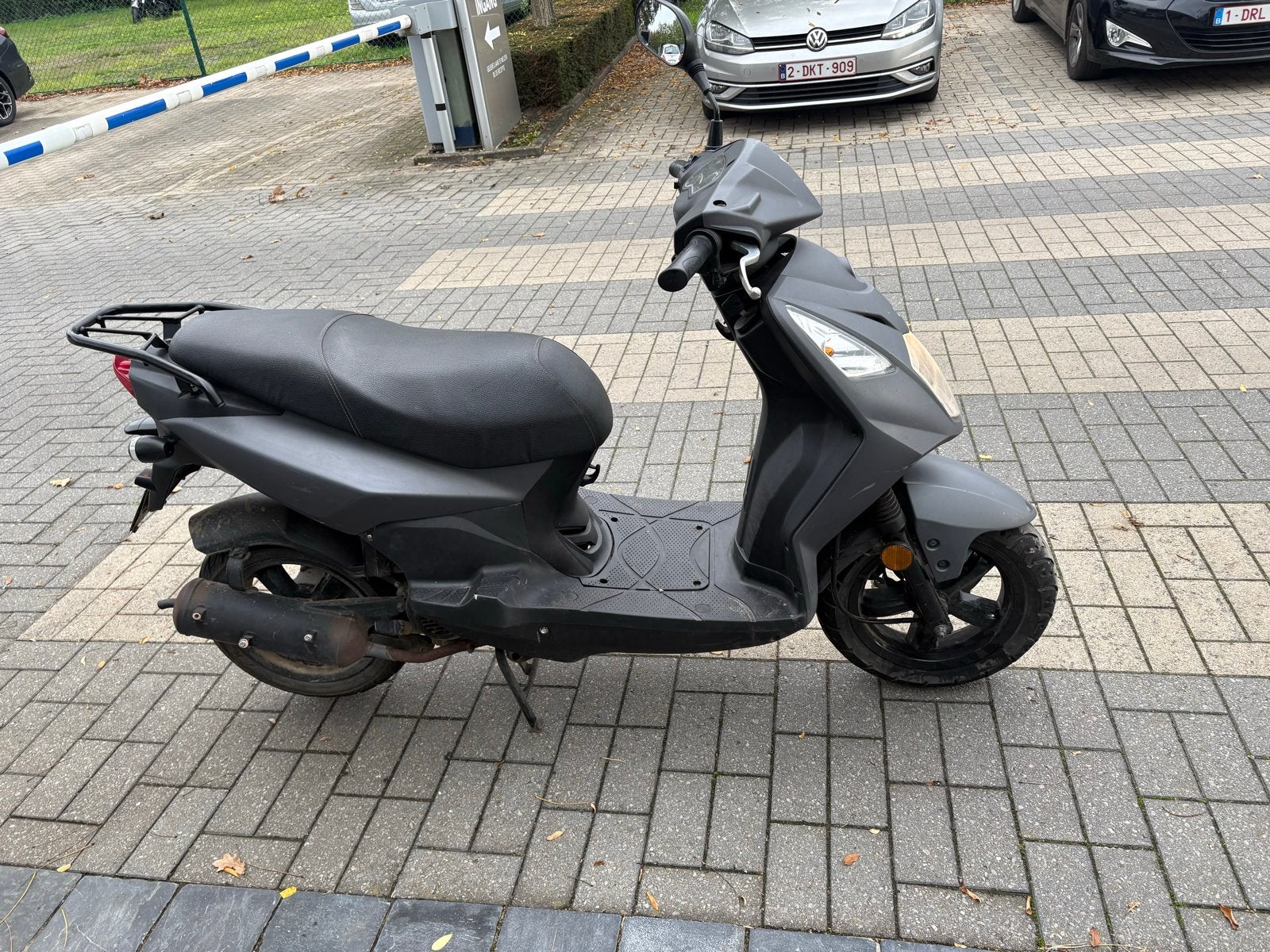 Grijze scooter - Betrouwbaar en zuinig, Maximaal 45 km/u, Ophalen of Verzenden, Benzine, 50 cc