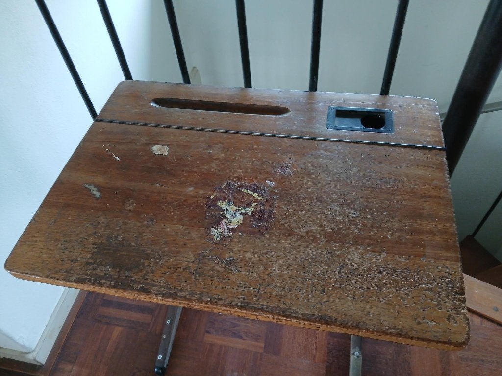 Bureautje lessenaar vintage, Kinderen en Baby's, Kinderkamer | Tafels en Stoelen, Ophalen, Gebruikt, Tafel(s)
