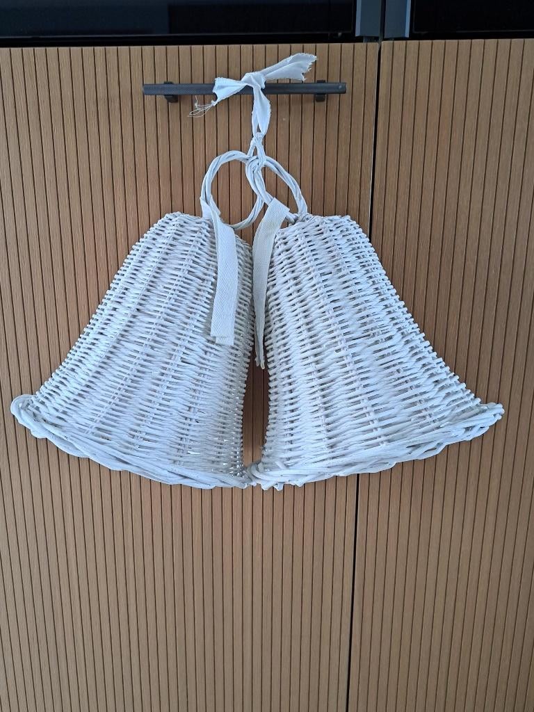 Mooie grote witte kerstklokken van rotan, set van twee., Ophalen of Verzenden, Zo goed als nieuw