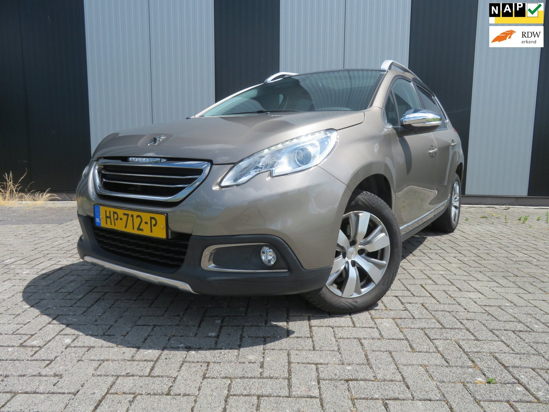 Peugeot 2008 1.2 PureTech Allure, Auto's, Dealer onderhouden, Gebruikt, 1199 cc, Leder en Stof
