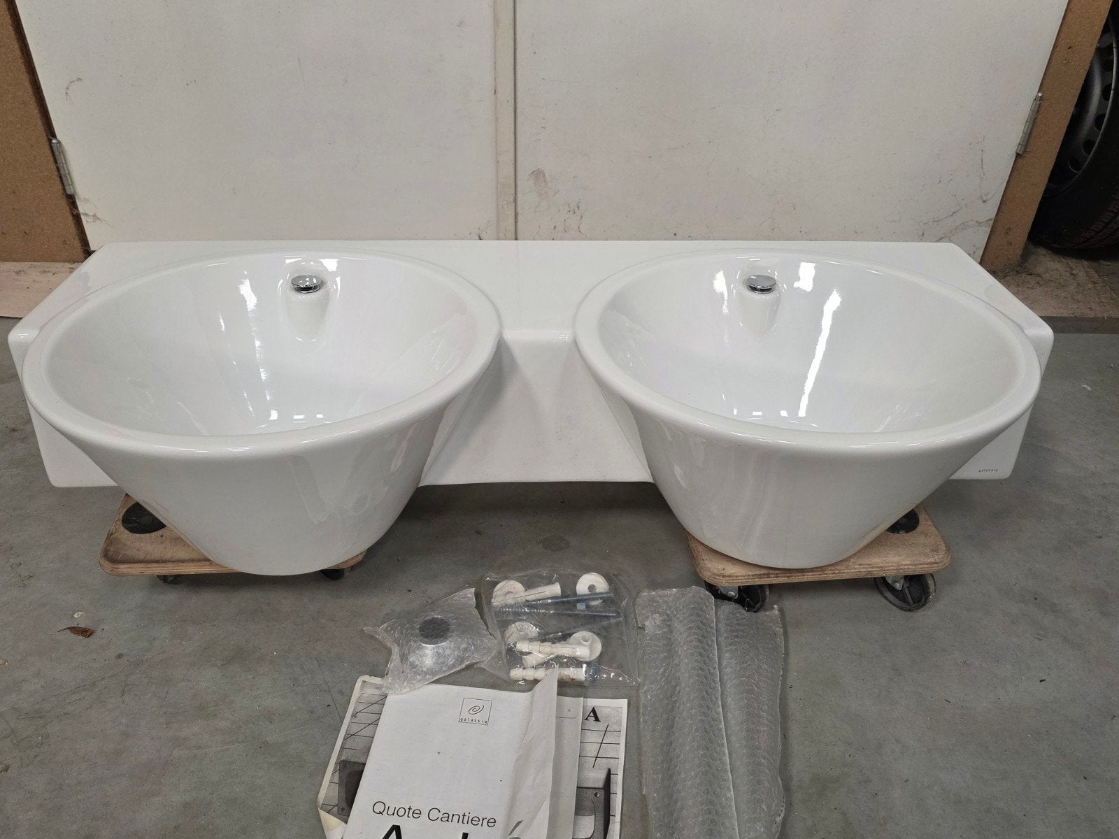 Dubbele wastafel, nieuw in de doos. Italiaans design., Ophalen, Nieuw