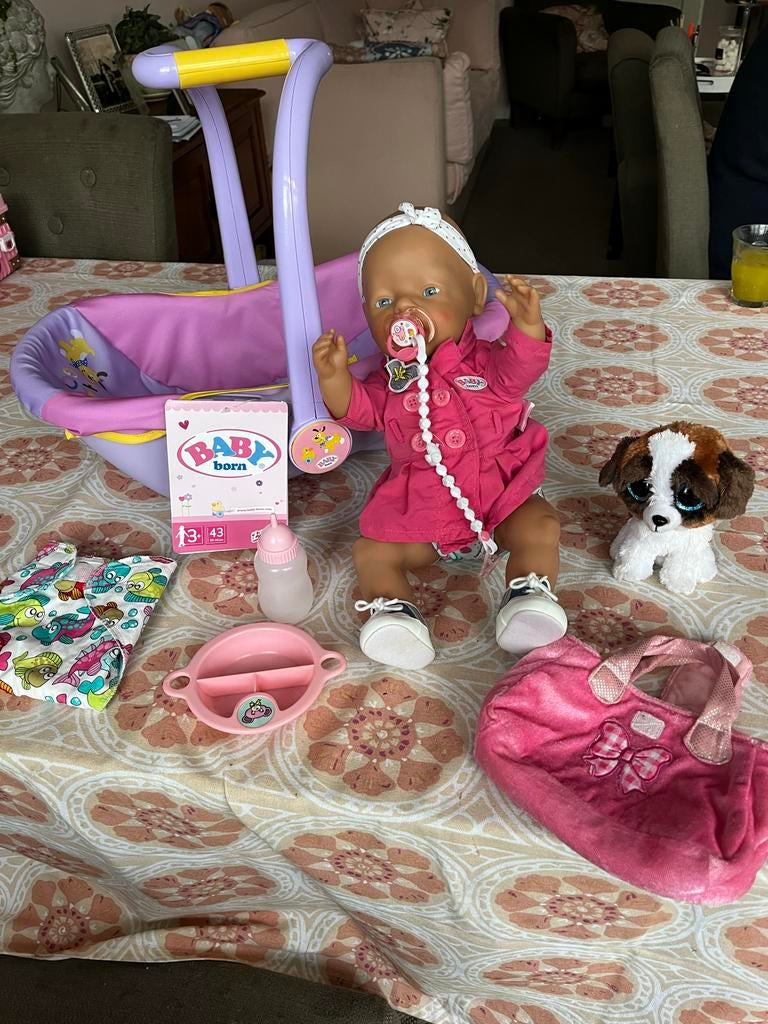 Baby Born set met pop,  maxicose kleding en accessoires, Ophalen of Verzenden, Gebruikt, Babypop