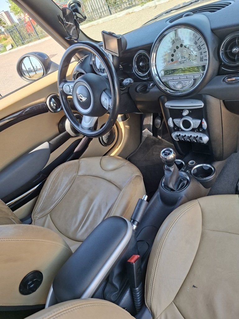 Mini 1.6 ONE 2010 Zwart, Auto's, Mini, Voorwielaandrijving, 40 €/maand, Zwart, 4 cilinders