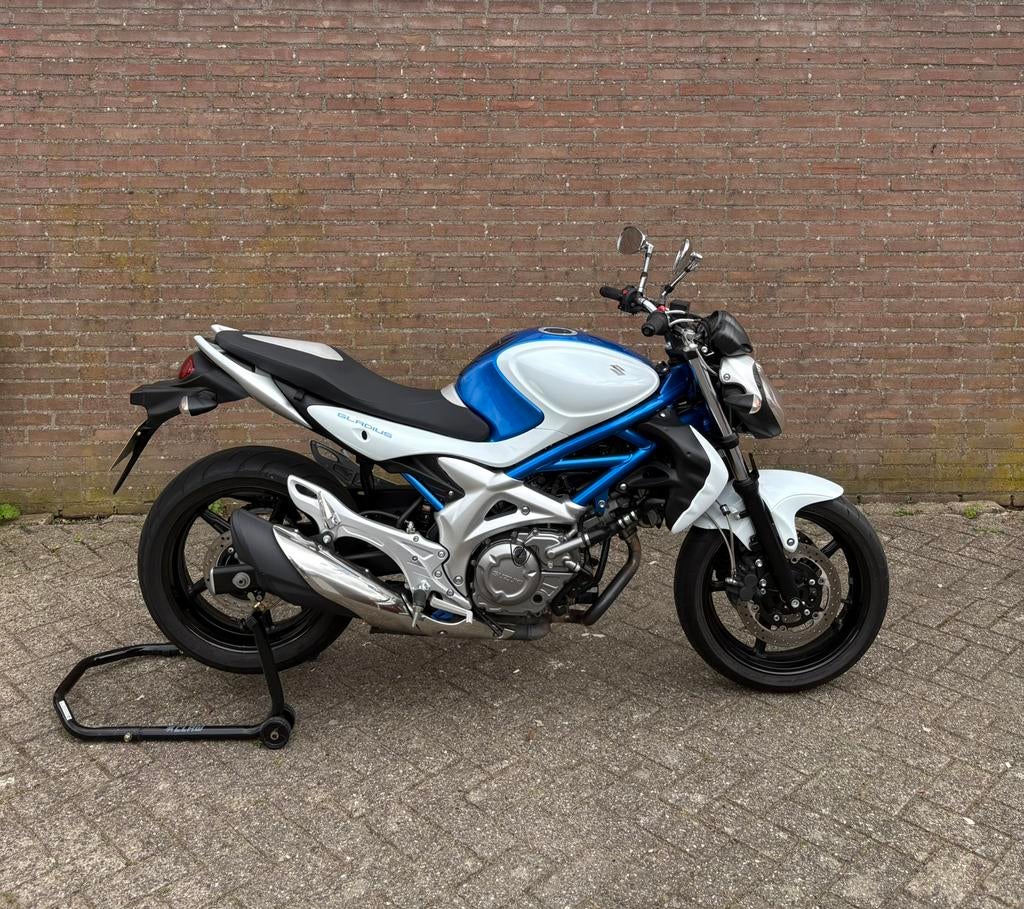 Susuki Gladius 650 sfv 1e eigenaar NL motor 18.118 KM, 2 cilinders, Occasion, Motorrijbewijs A, Particulier