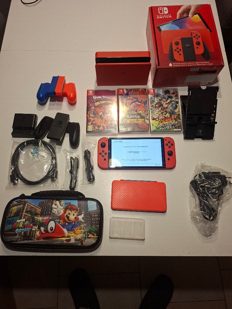 Nintendo Switch OLED Mario Red compleet met 3 spellen, Switch OLED, Met games, Ophalen of Verzenden, Zo goed als nieuw