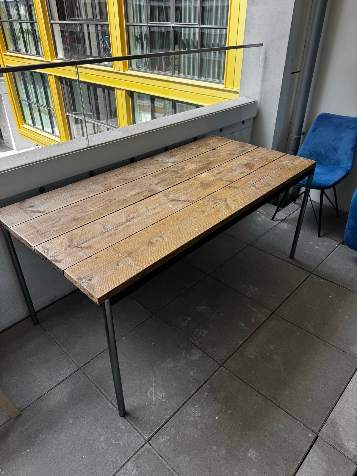 Stijgerhouten tafel met metalen onderstel 160x80cm, Ophalen, Gebruikt, Eikenhout, 50 tot 100 cm