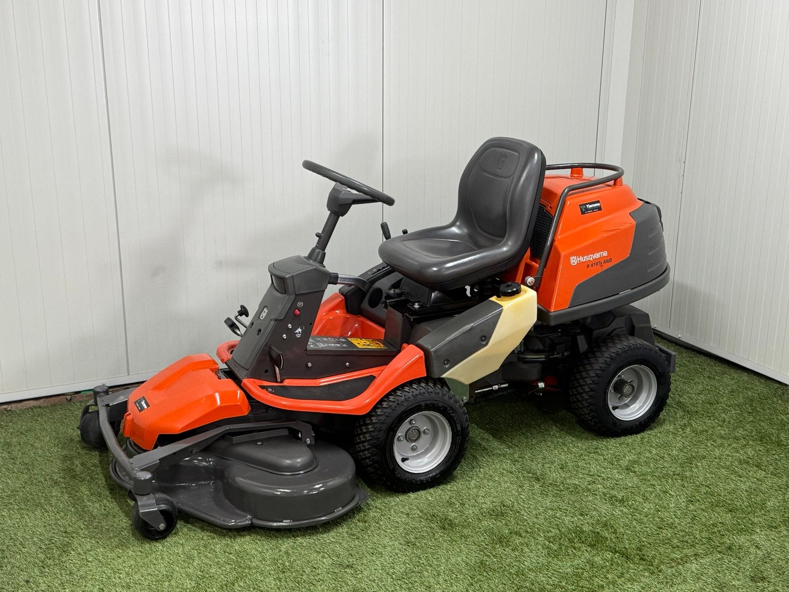 Zeer nette Husqvarna R418ts AWD zitmaaier stuurbkr. 112cm, Ophalen, Zo goed als nieuw
