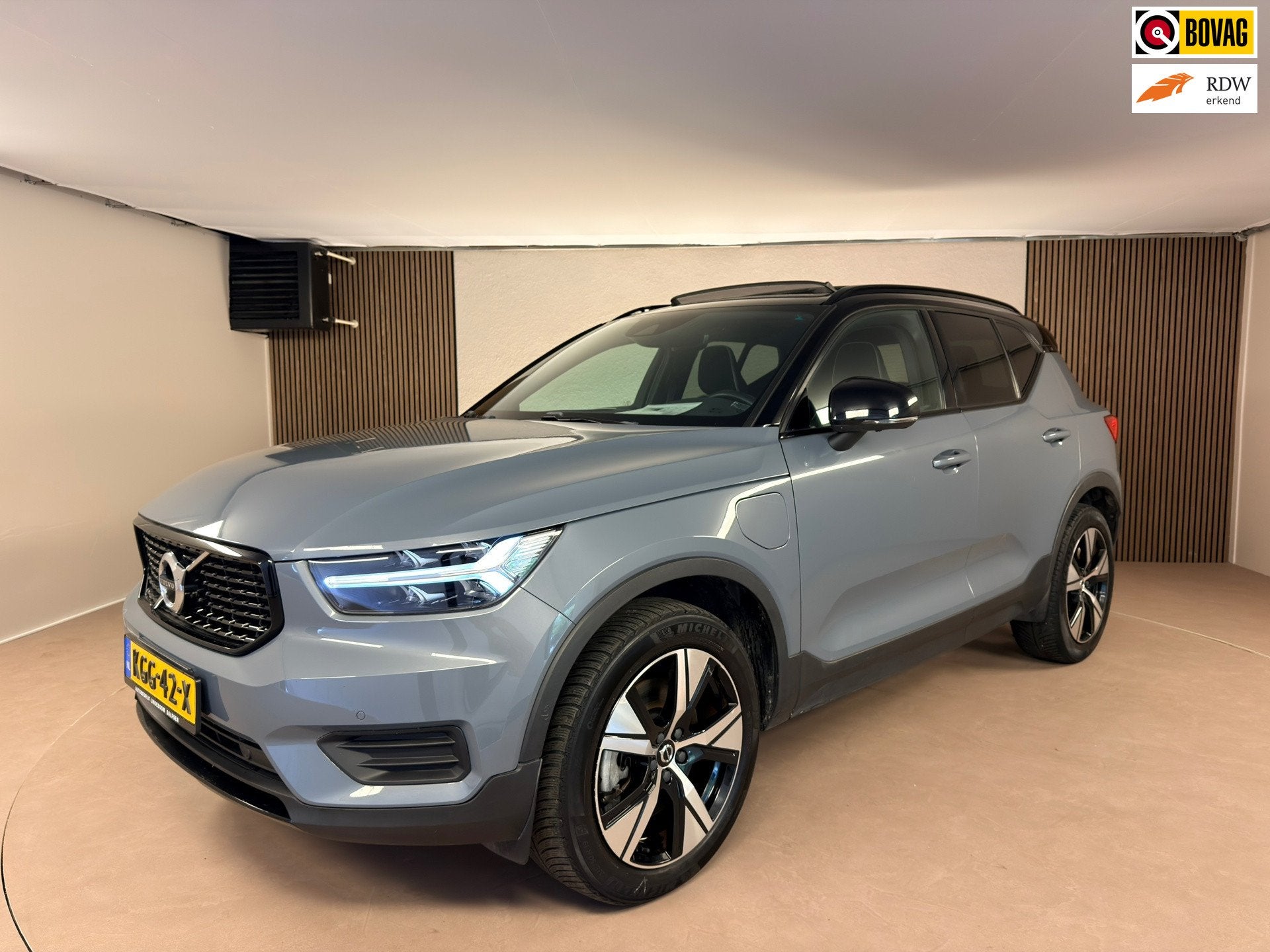 Volvo XC40 1.5 T4 Recharge R-Design, Pano, 360 camera,, Gebruikt, 48 km/l, 129 pk, Blauw
