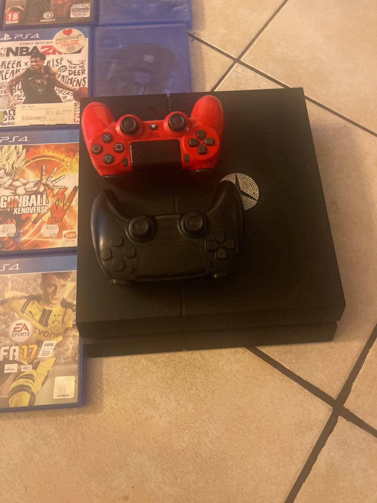 PS4 Slim met 2 controllers en 22 games, Spelcomputers en Games, Gebruikt, Vanaf 18 jaar, Overige genres, Eén computer