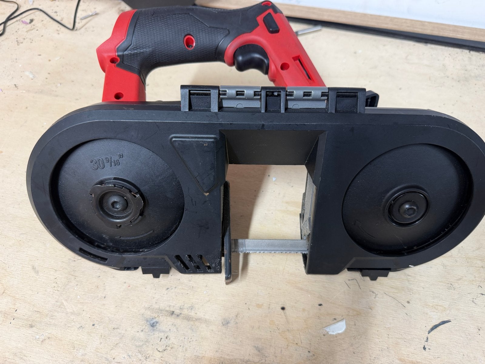 Milwaukee M12 FUEL Bandzaag - Compact en Krachtig, Minder dan 30 mm, Ophalen of Verzenden, Zo goed als nieuw, Lintzaag