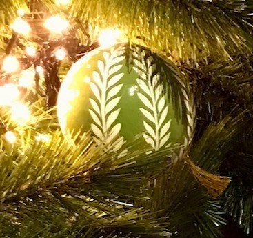 Kerstbal ornament papier maché crème groen tak John Lewis, Diversen, Ophalen of Verzenden, Zo goed als nieuw