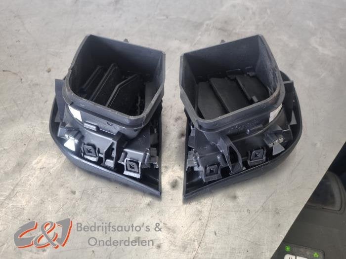 Luchtrooster Dashboard van een Opel Vivaro, Gebruikt, -, -, Opel