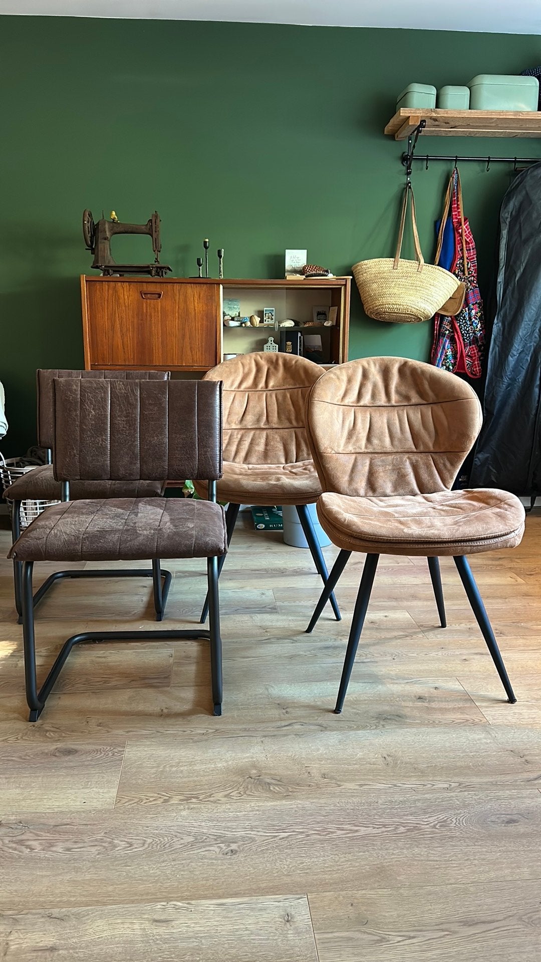 Eetkamer stoelen 4x, Ophalen, Zo goed als nieuw, Bruin, Vier