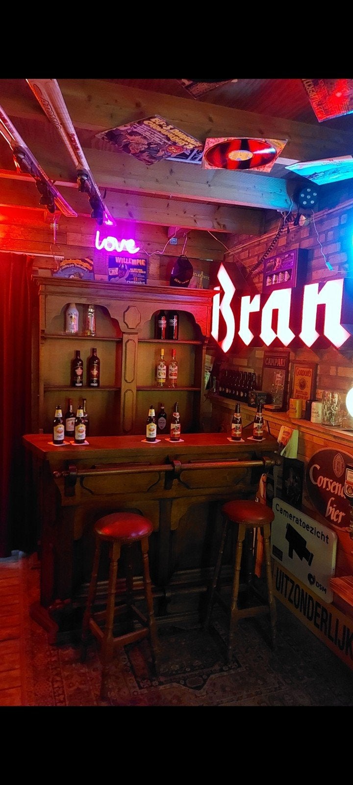 Bar met drankkast en 4 barkrukken., Ophalen, Gebruikt, Inclusief barstoelen