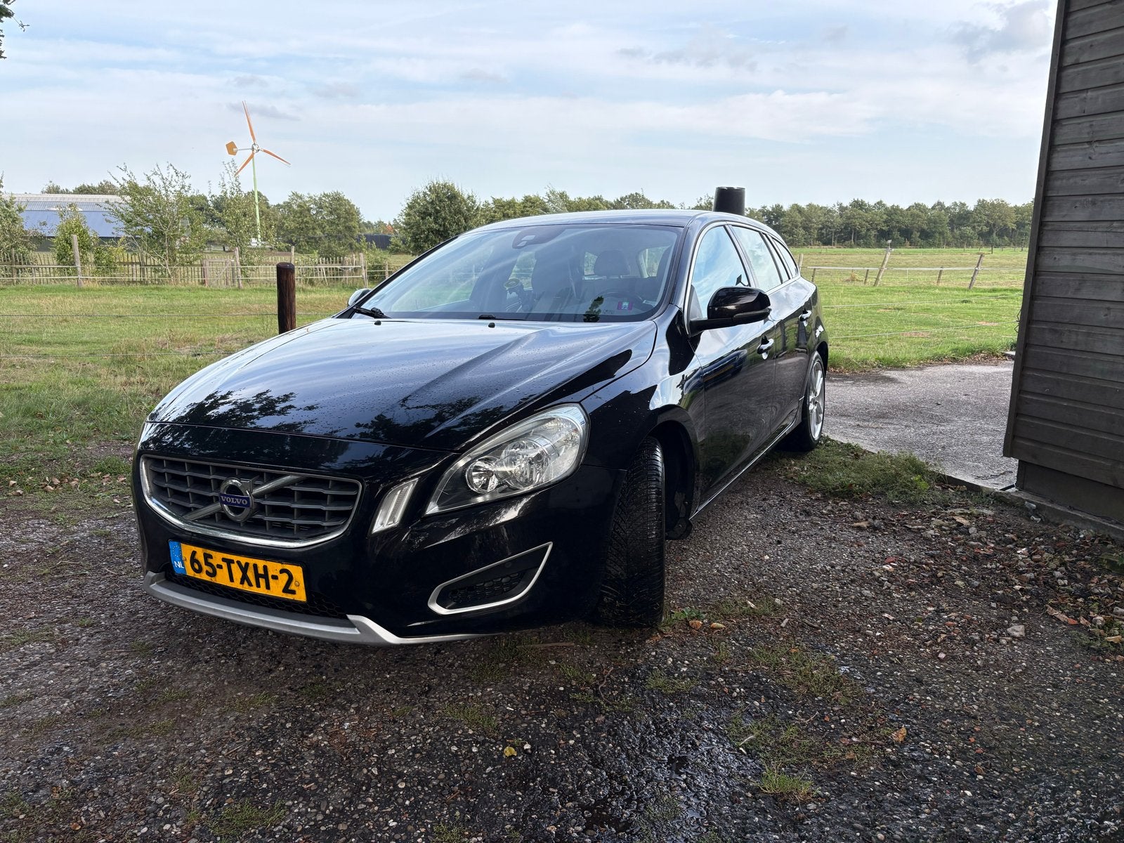 Volvo V60 D3 ruime en comfortabele kilometervreter, Voorwielaandrijving, Beige, 1984 cc, Particulier