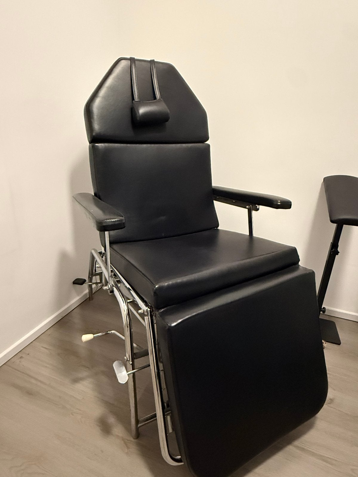 Tattoo/behandel stoel, Ophalen