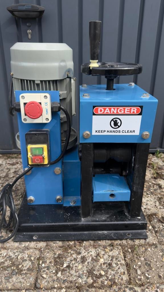 Kabel pelmachine / Kabelstripmachine, Ophalen