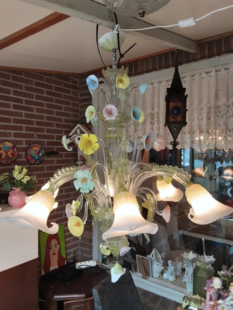 Murano Kroonluchter met Gekleurde Bloemen, Antiek en Kunst, Antiek | Lampen, Ophalen
