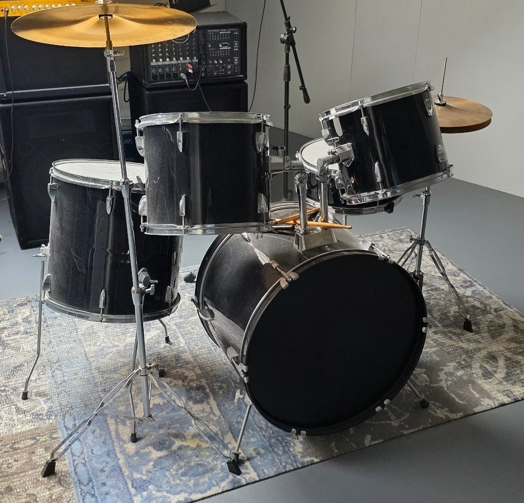 Kompleet en z.g.a.n. mooi drumstel met vol geluid., Muziek en Instrumenten, Drumstellen en Slagwerk, Ophalen, Zo goed als nieuw