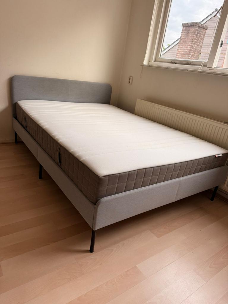 IKEA SLATTUM bedframe en matras (140x200), Ophalen, Tweepersoons, 140 cm, Zo goed als nieuw