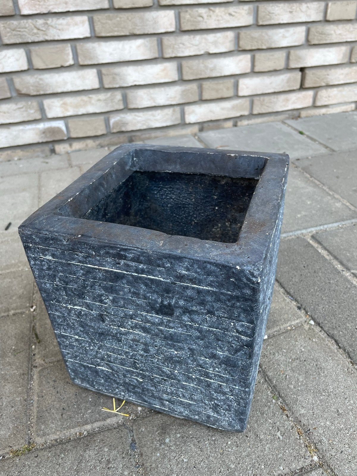 Robuuste vierkante bloempot van steen, Tuin en Terras, Bloempotten, Ophalen, Steen, Gebruikt, Vierkant