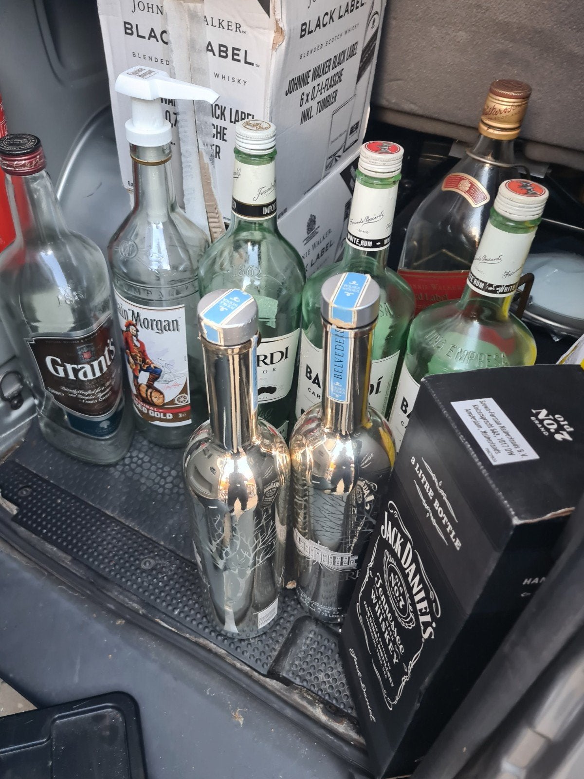 Aantal grote lege flessen., Verzamelen, Ophalen, Flesje(s), Overige merken