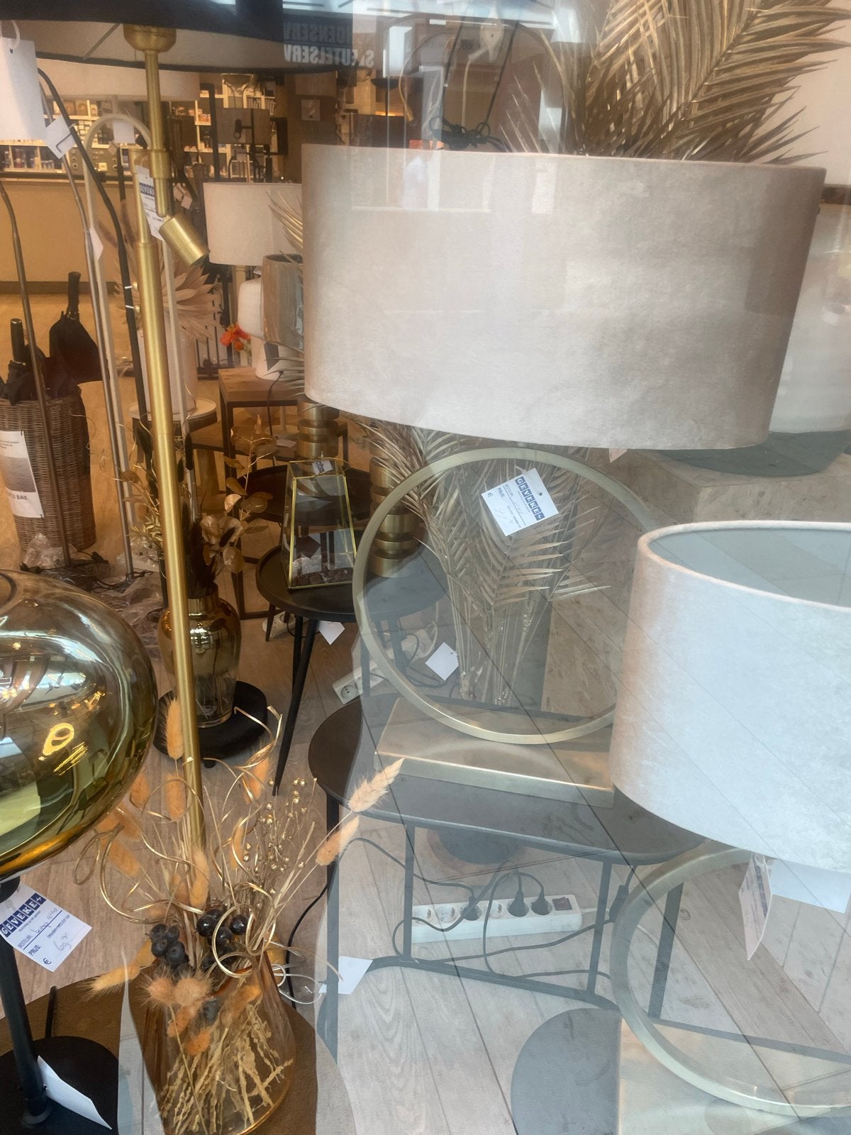2 bronzen ringlampen met witte linnen kap van Light & Living, Huis en Inrichting, Lampen | Vloerlampen, Ophalen of Verzenden, Zo goed als nieuw