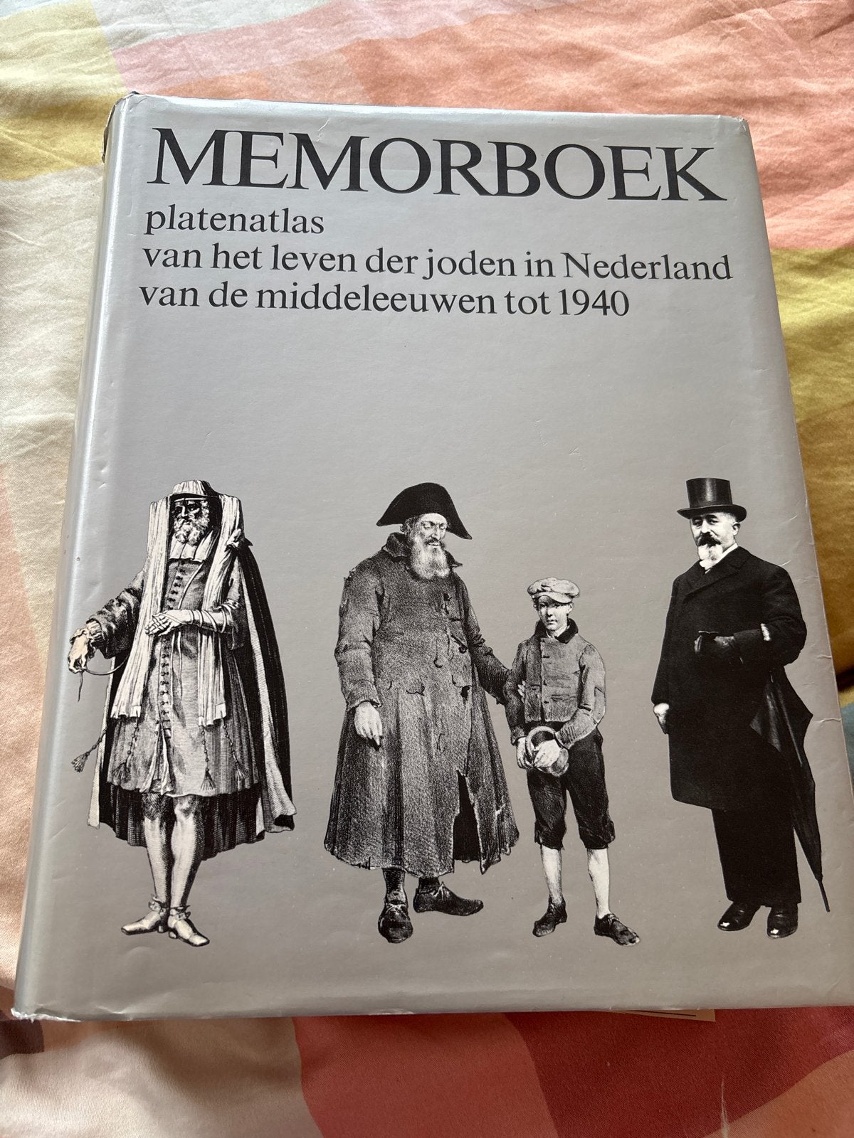 MEMORBOEK platenatlas - Joods leven in Nederland tot 1940, Ophalen of Verzenden, 20e eeuw of later, Zo goed als nieuw