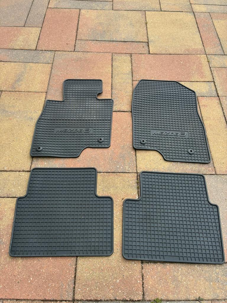 Mazda 3 Rubberen Mattenset en Kofferbakmat, Auto diversen, Automatten, Ophalen of Verzenden, Gebruikt