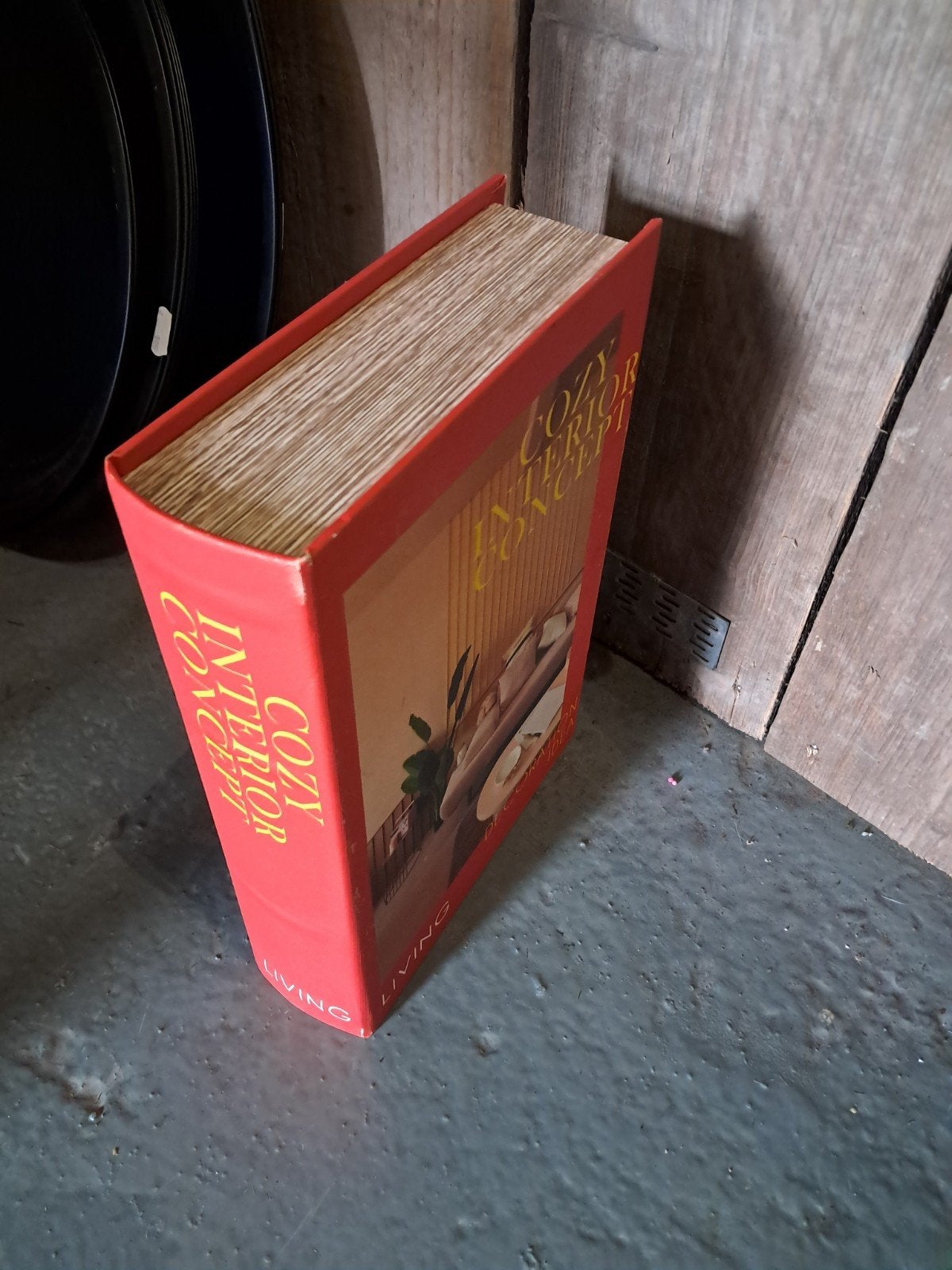 Decoratie boek met opbergruimte €1,- 
7x20,5x30cm 
1 BESCHIK, Huis en Inrichting, Woonaccessoires | Overige, Ophalen of Verzenden