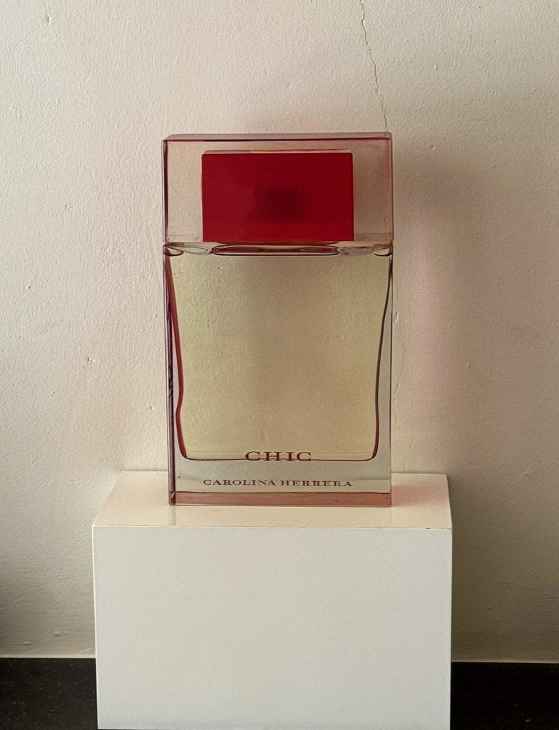 Giant Factice Chic van Carolina Herrera, Ophalen of Verzenden, Zo goed als nieuw, Overige typen, Gevuld