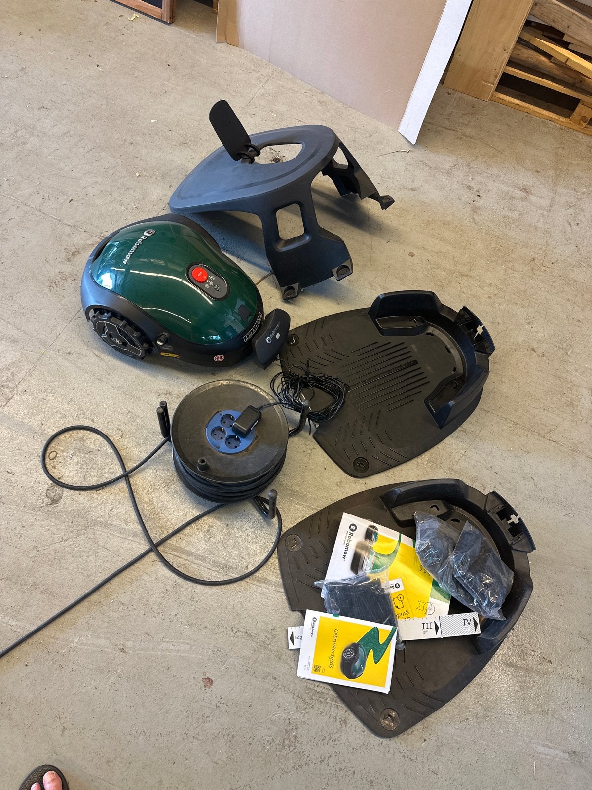 Robomow Robotmaaier - Compleet met Laadstation en Accessoire, Cirkelmaaier, Gebruikt, Elektrische starter, Accu-grasmaaier