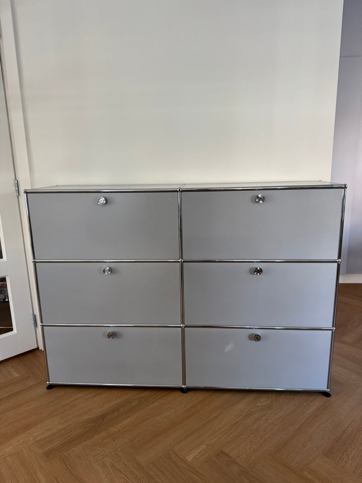 USM Haller lichtgrijze lade/klepkast, Huis en Inrichting, Ophalen, 5 laden of meer, 100 tot 150 cm, Design