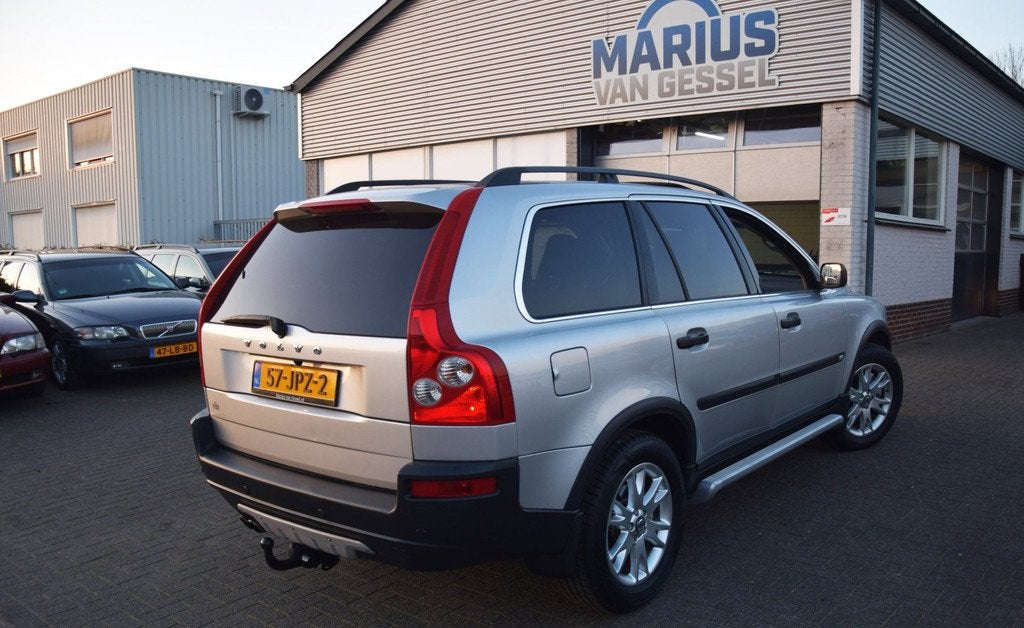 Volvo XC90 2.5 T AWD Carplay & Xenon 210 pk, Zwart, 7 stoelen, 2521 cc, Leder