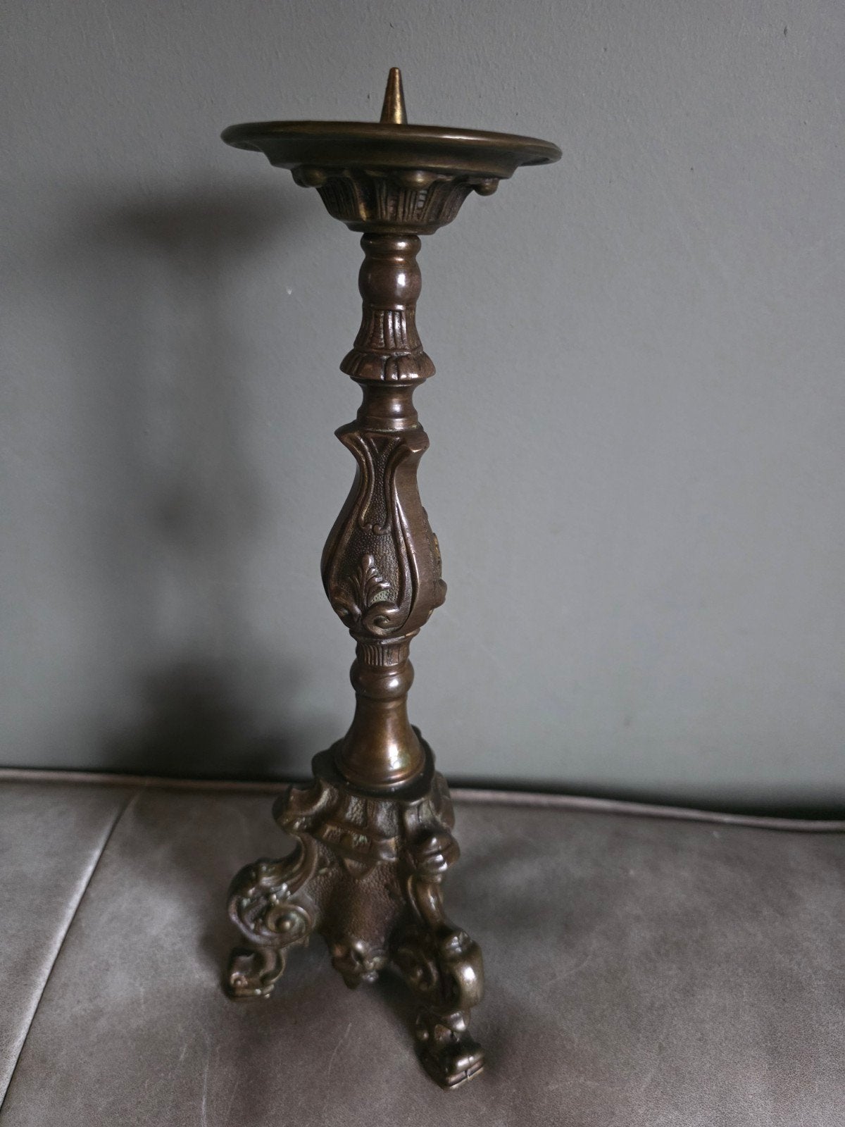 Antieke koperen / bronzen altaarkandelaar neobarok stijl, Ophalen of Verzenden, Koper of Brons