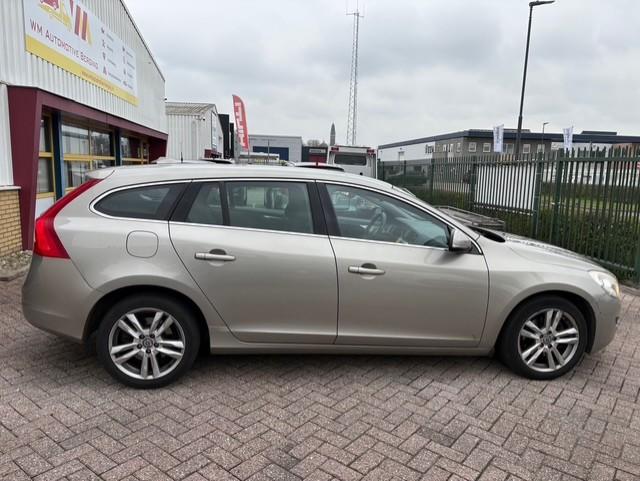 Volvo V60 1.6 D2 Kinetic AUTOMAAT, Auto's, Volvo, Voorwielaandrijving, Euro 5, Stof, Zwart